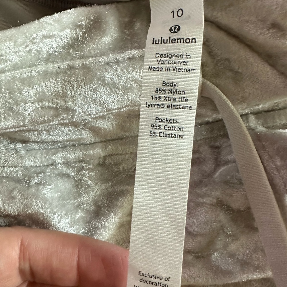 EUC Limited Edition Lululemon crushed velvet jogger Chrome so 10 - Picture 4 of 7